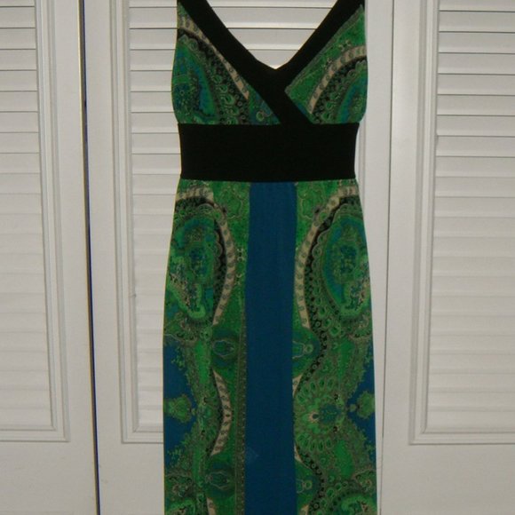 Beautiful Lightweight Dress - Picture 1 of 8